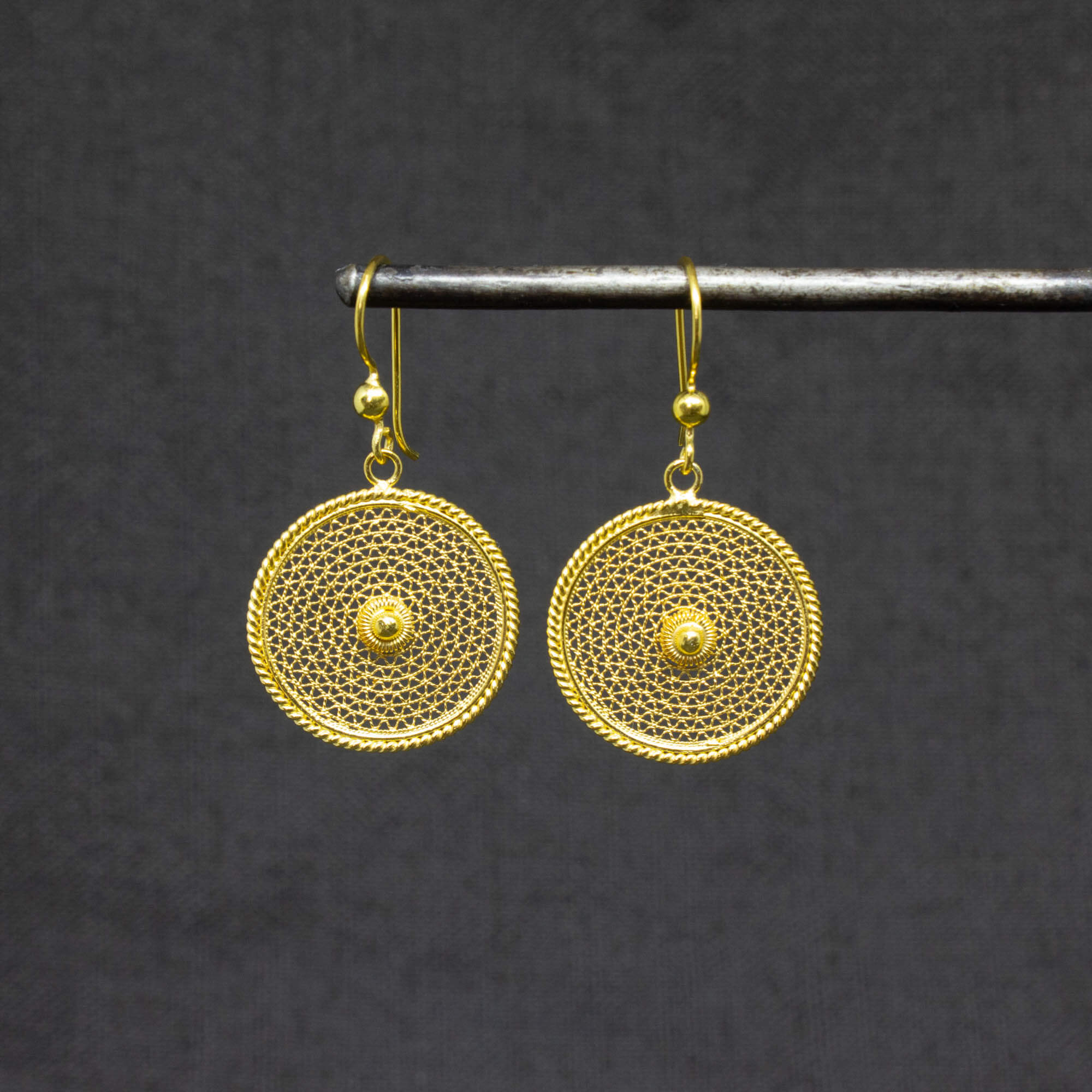 18k Gold vermeil round filigree dangle drop earrings - Beyond Biasa