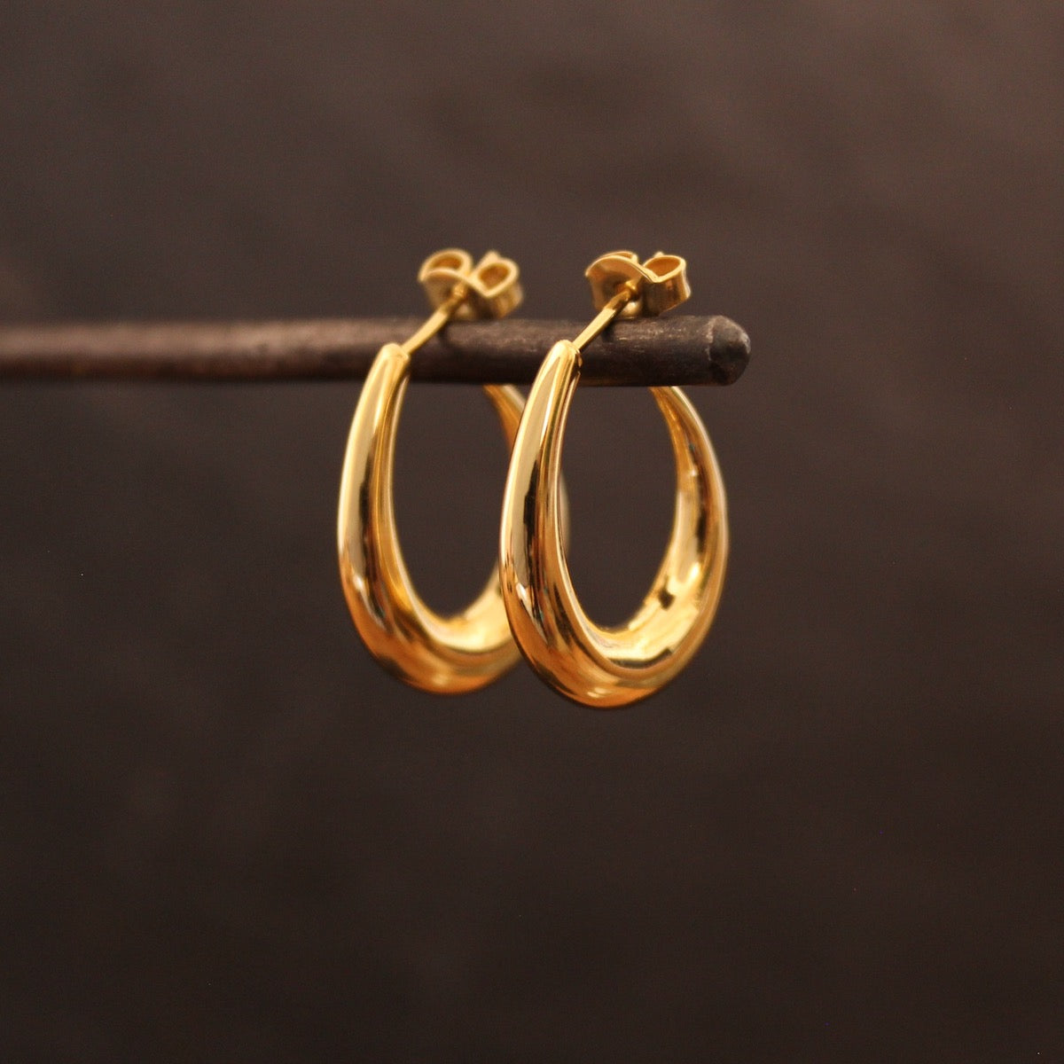 Minimal 18k gold vermeil tapered hoop earrings with stud fitting | Beyond Biasa