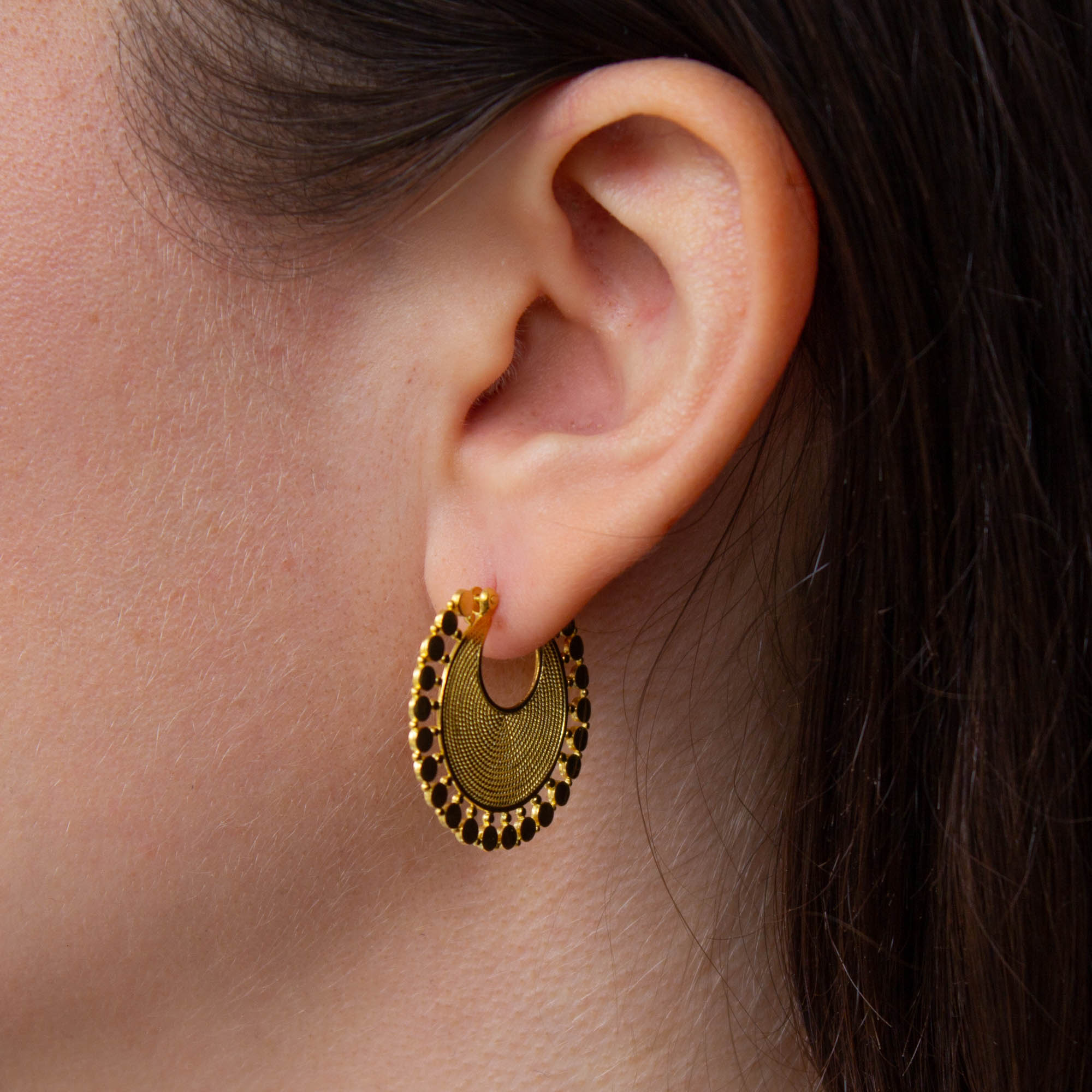 Model wearing 18k Gold Vermeil Wirework Flat Hoop Earrings | Beyond Biasa