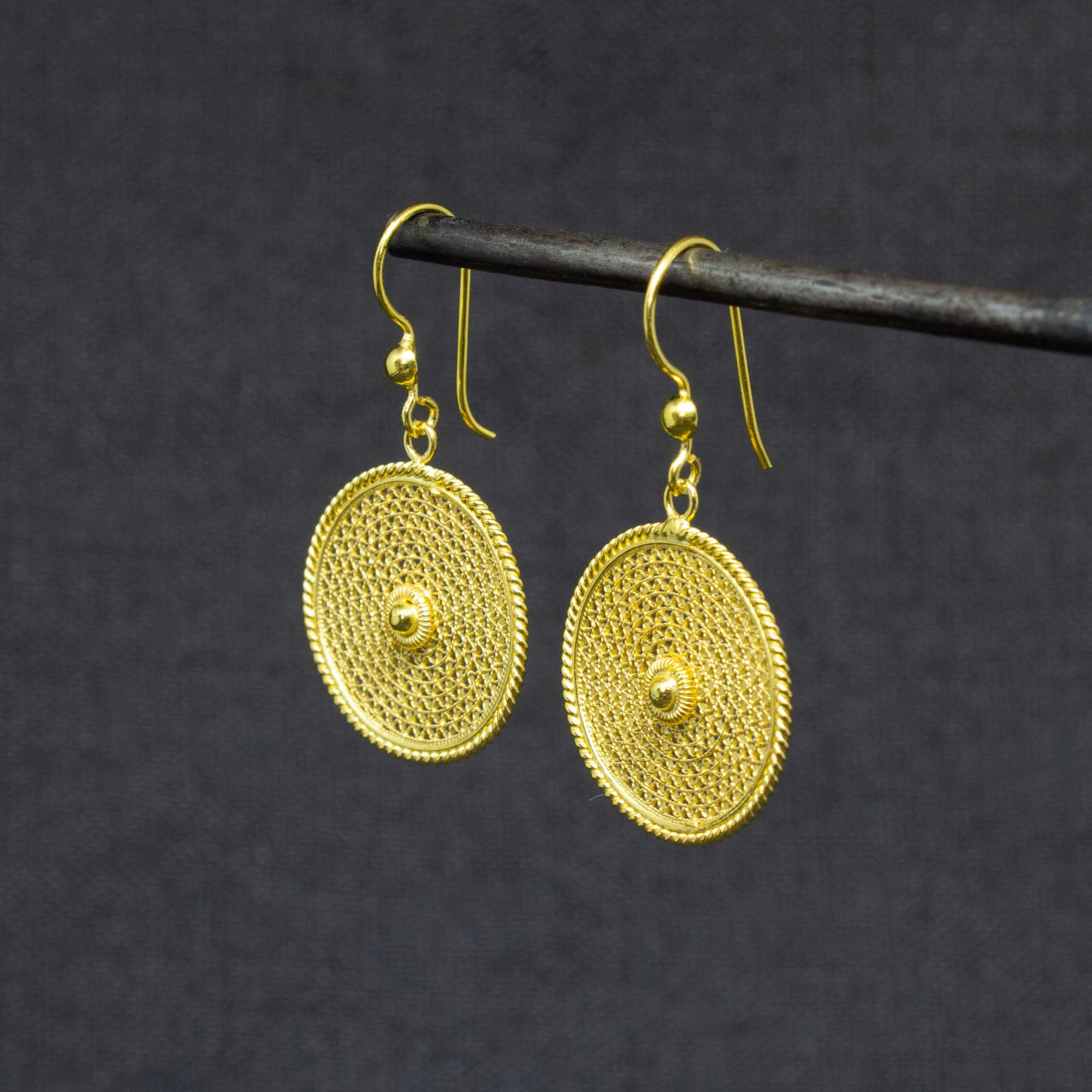 18k Gold vermeil round filigree dangle drop earrings - Beyond Biasa 