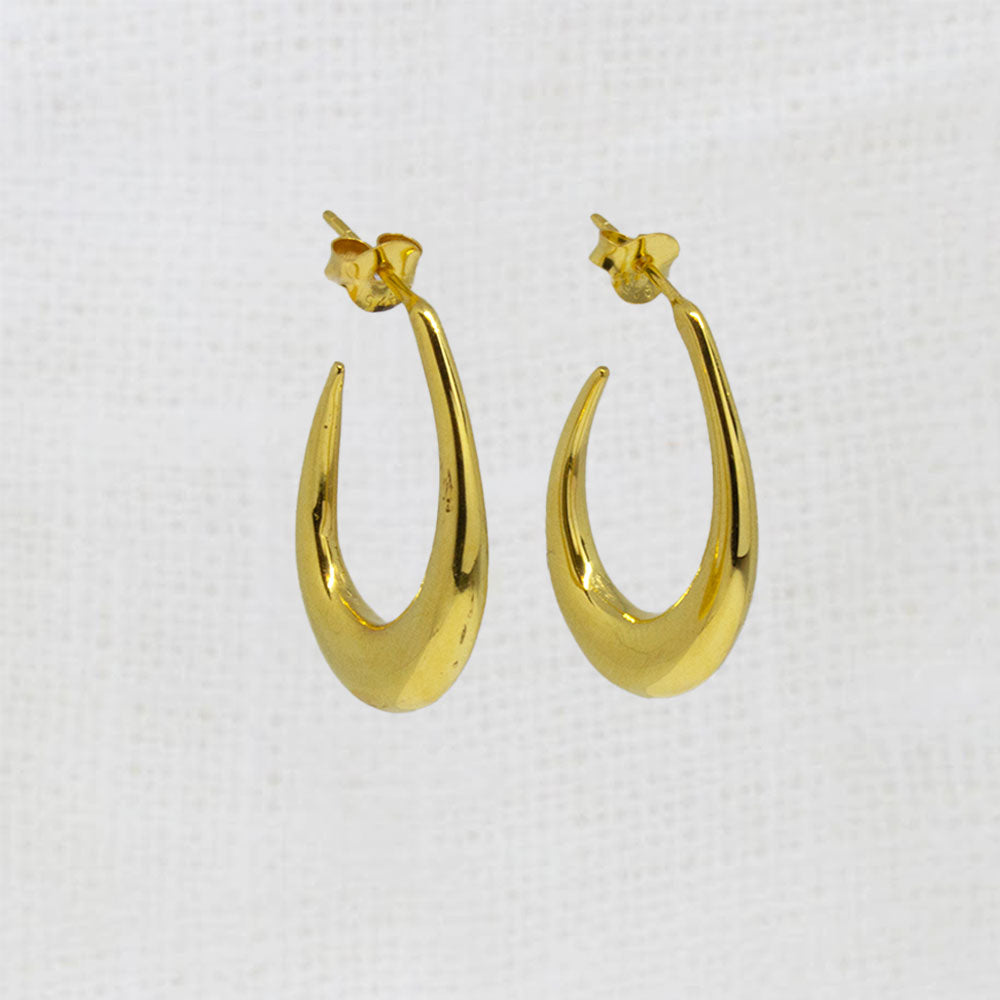 Minimal 18k gold vermeil tapered hoop earrings with stud fitting | Beyond Biasa