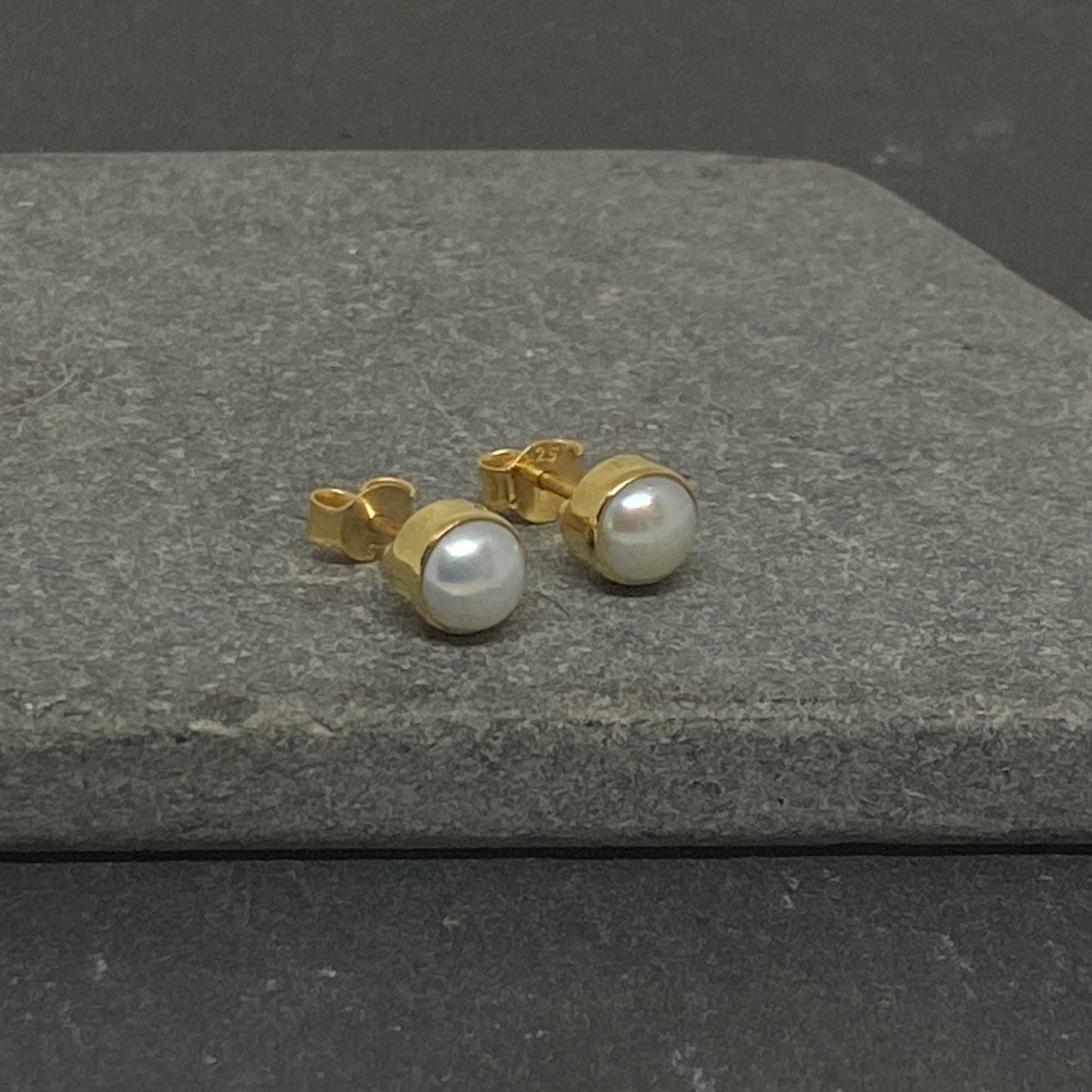 Round Freshwater Pearl Stud Earrings - Beyond Biasa